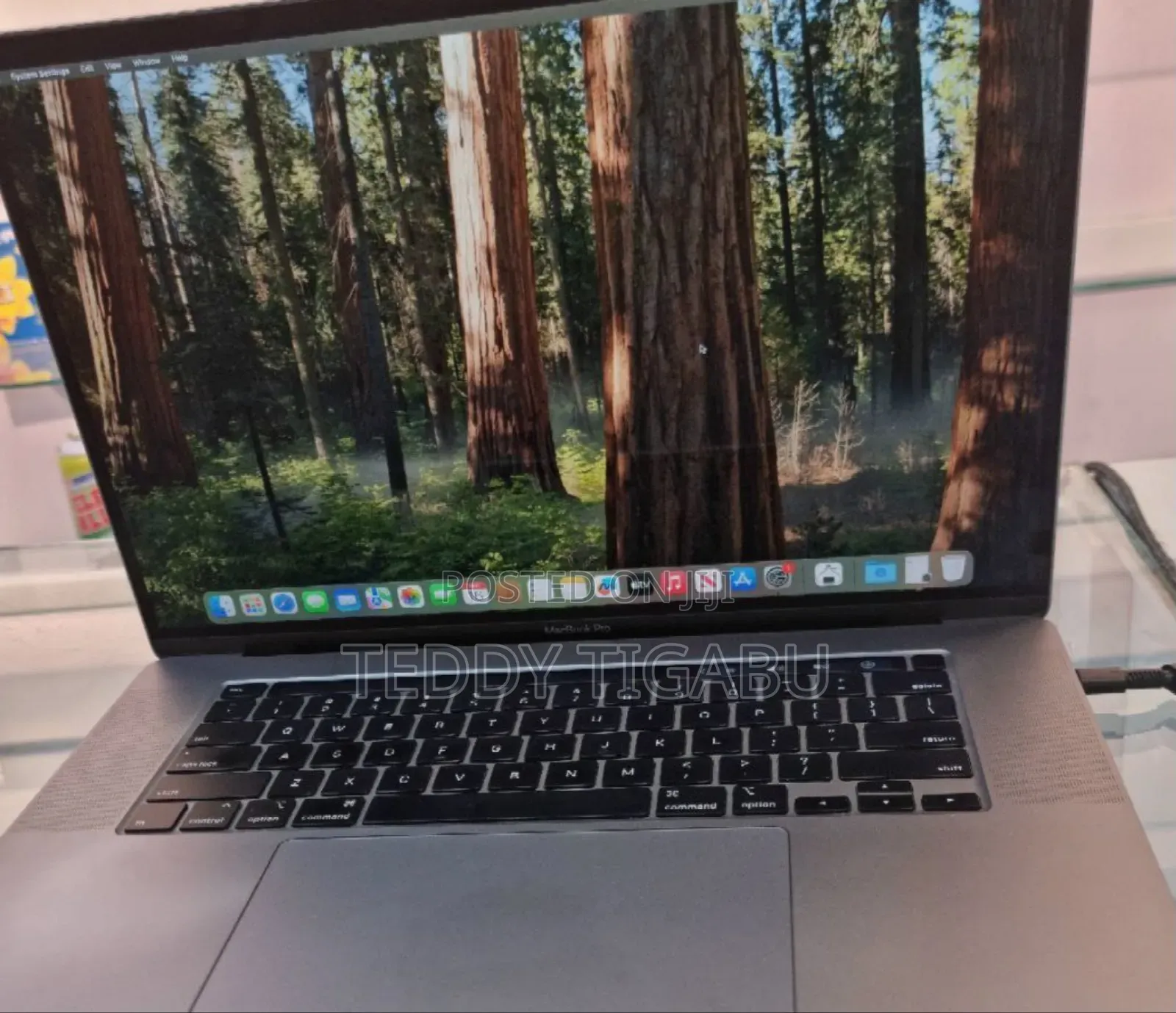 New Laptop Apple MacBook Pro 16GB Intel Core I7 SSD 512GB