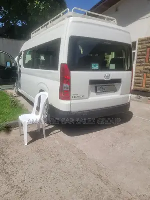 Toyota HiAce 2021 White