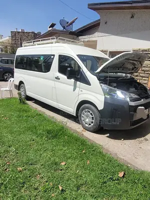 Toyota HiAce 2021 White