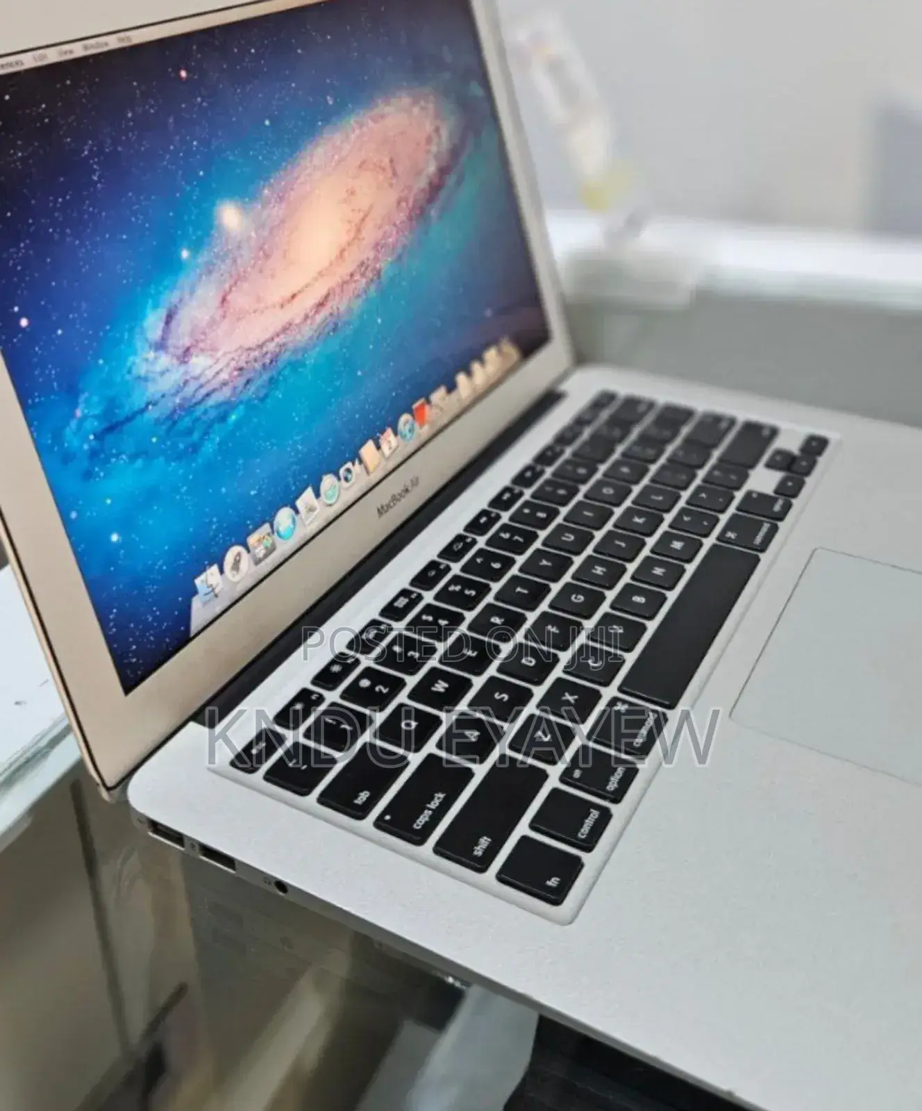 New Laptop Apple MacBook 4GB Intel Core I5 SSD 128GB