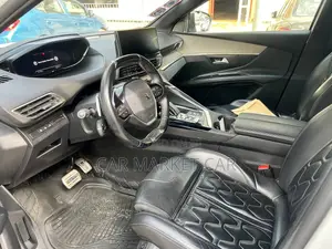 Peugeot 5008 2022 White