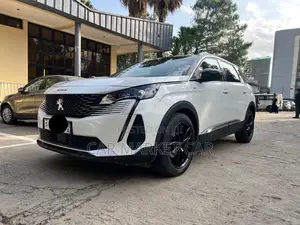 Peugeot 5008 2022 White