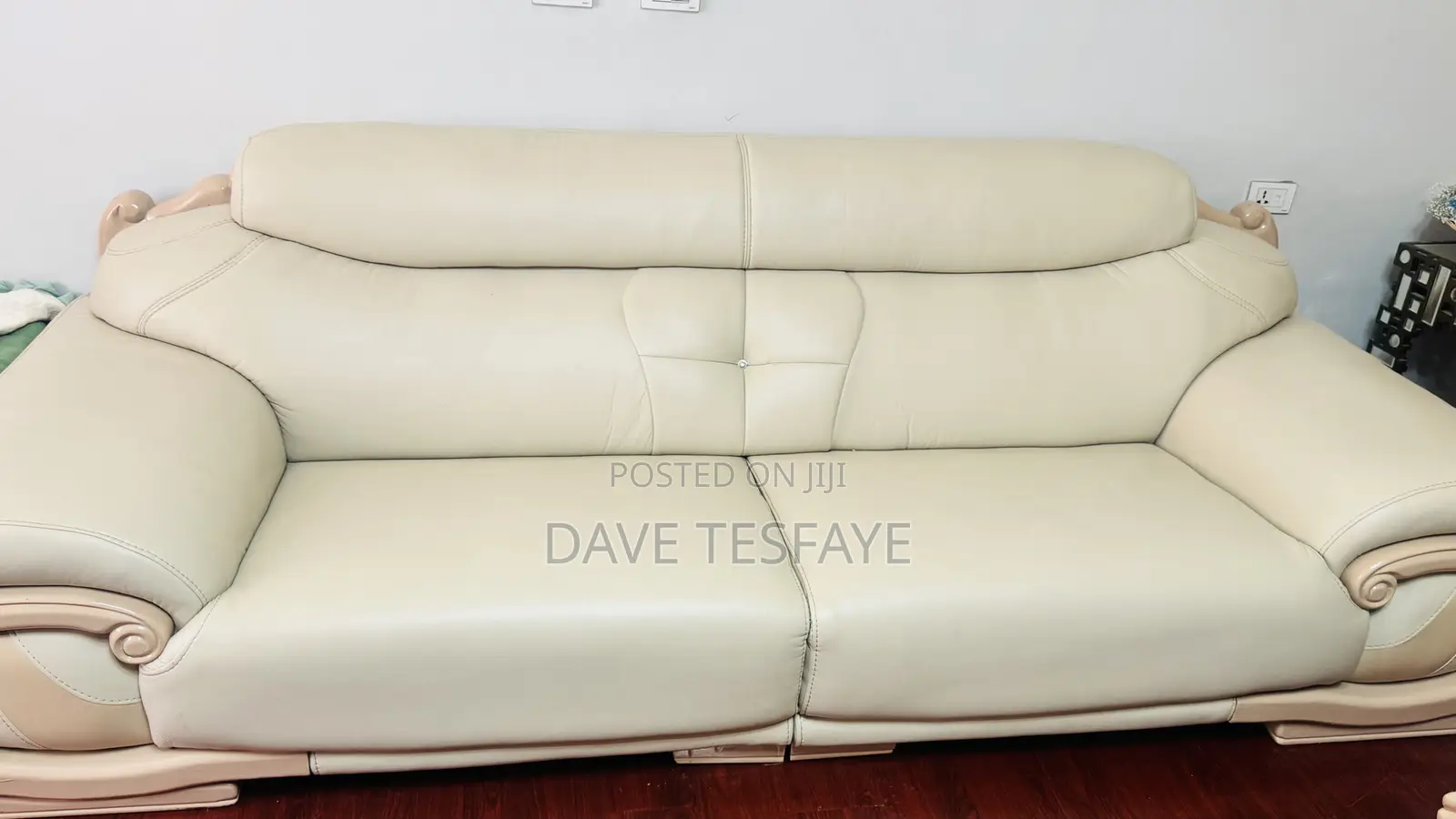 Imported Modern Living Room Sofa Set Withmarble-Topped Table