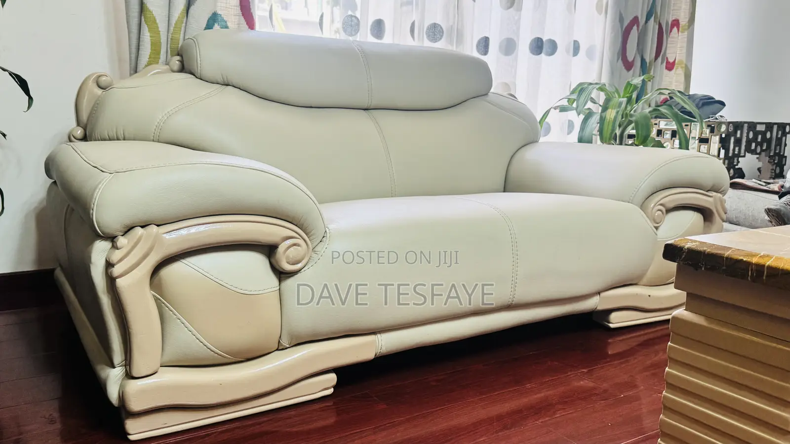 Imported Modern Living Room Sofa Set Withmarble-Topped Table