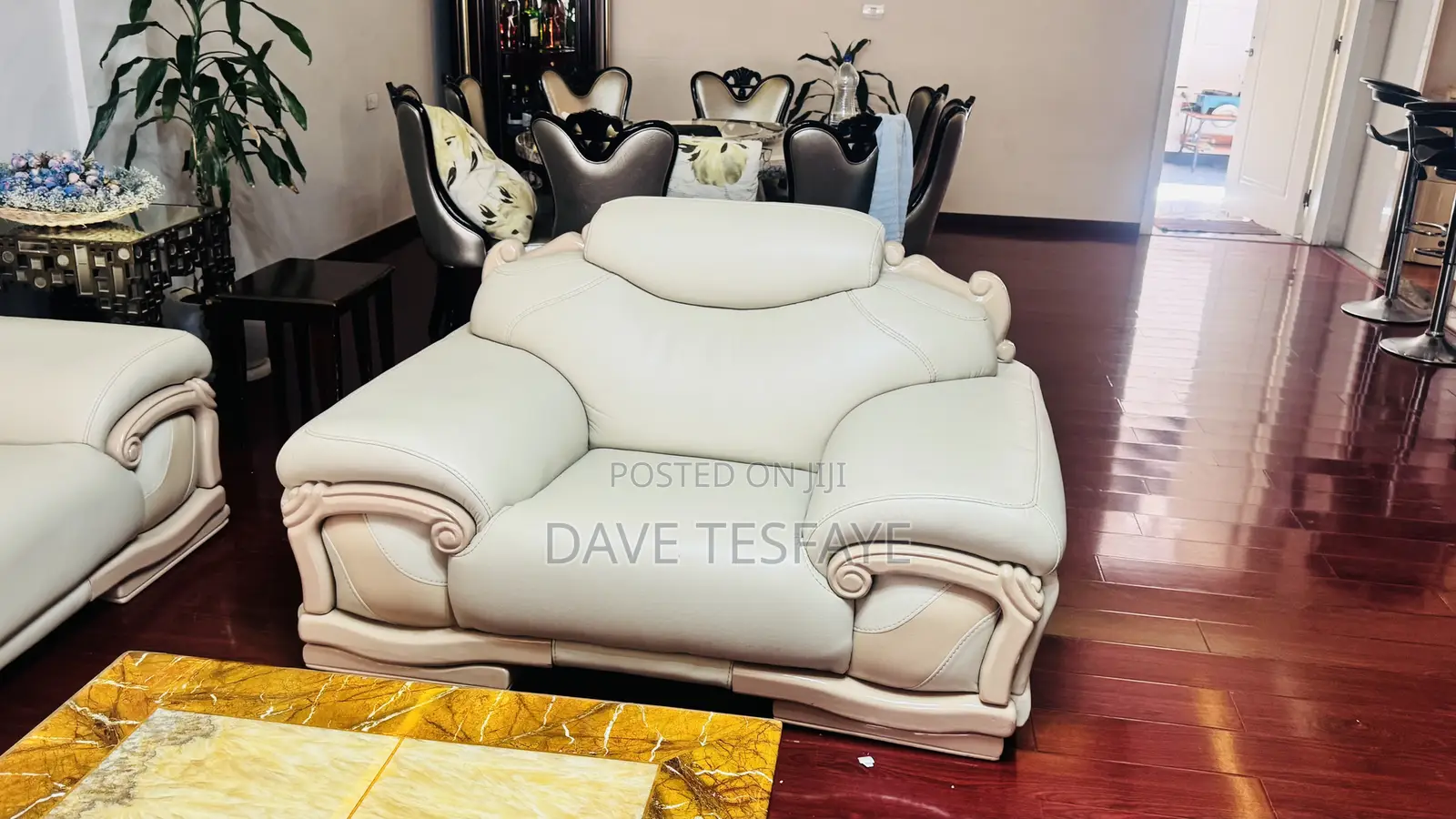Imported Modern Living Room Sofa Set Withmarble-Topped Table