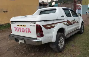 Toyota Hilux 2011 White