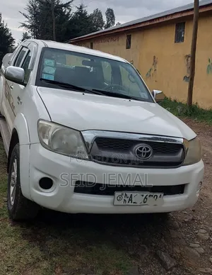 Photo - Toyota Hilux 2011 White