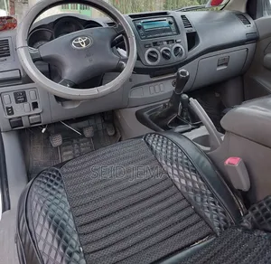 Toyota Hilux 2011 White