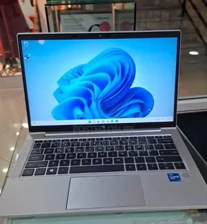 New Laptop HP EliteBook 830 G8 16GB Intel Core I5 SSD 512GB
