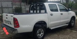 Toyota Hilux 2011 White