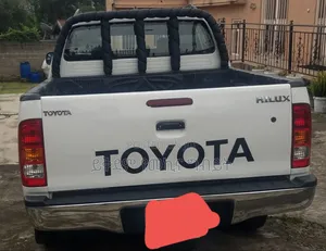 Toyota Hilux 2011 White
