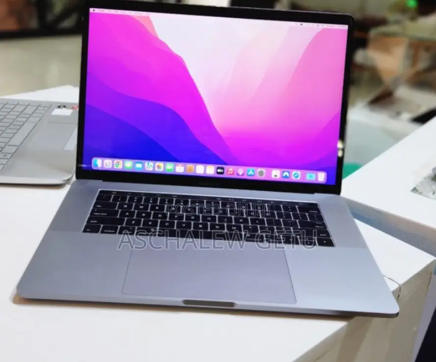 New Laptop Apple MacBook 2016 16GB Intel Core I7 SSD 256GB