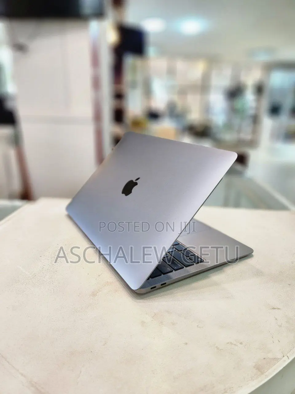 New Laptop Apple MacBook Pro 2022 M2 16GB Apple M1 Pro SSD 256GB