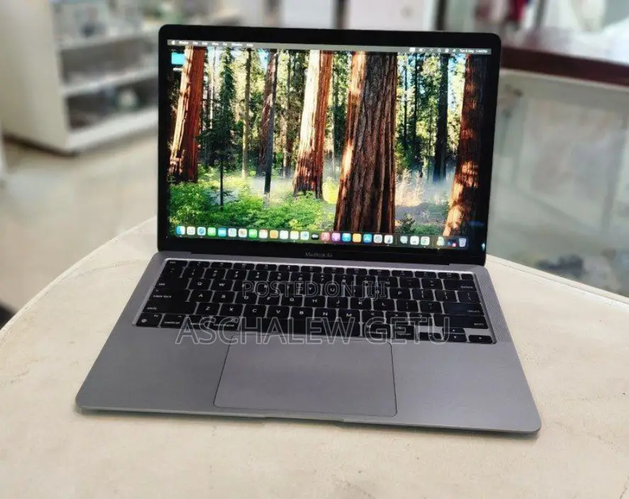 New Laptop Apple MacBook Pro 2022 M2 16GB Apple M1 Pro SSD 256GB
