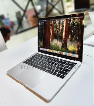 New Laptop Apple MacBook 2018 8GB Intel Core I5 SSD 256GB