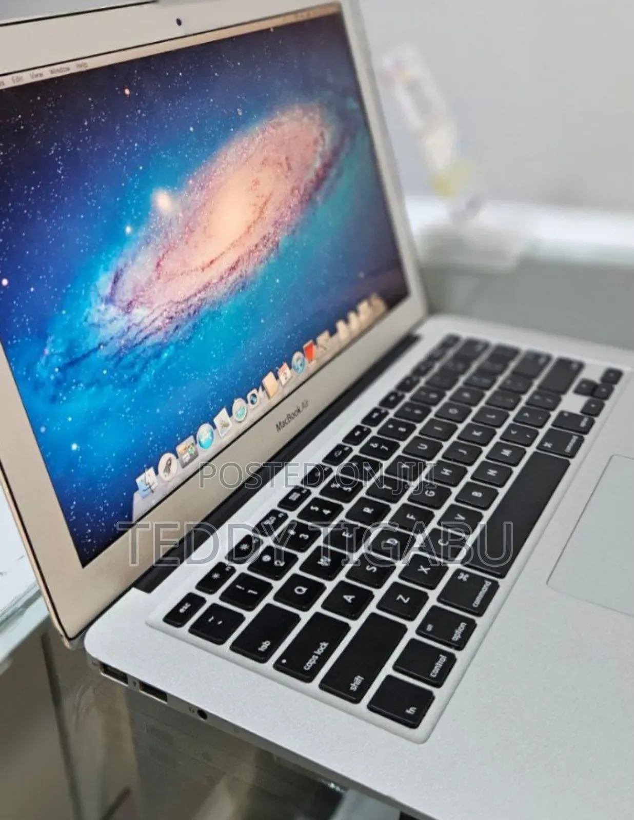 New Laptop Apple MacBook Pro 4GB Intel Core I5 SSD 128GB