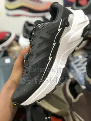 Columbia Black X White Sporty Sneaker