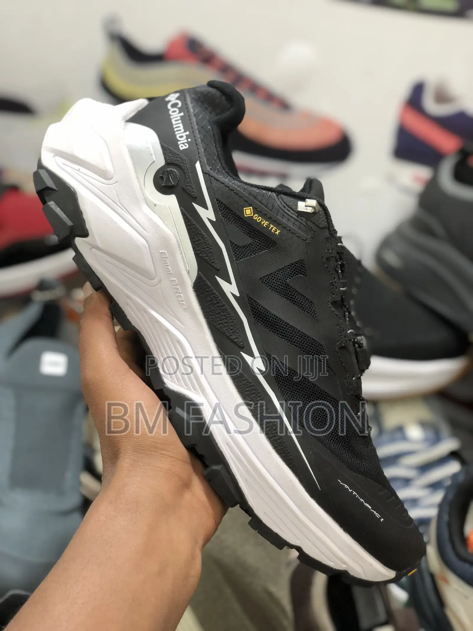 Columbia Black X White Sporty Sneaker