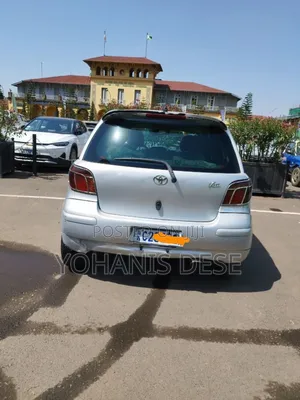 Toyota Vitz 2004 Silver