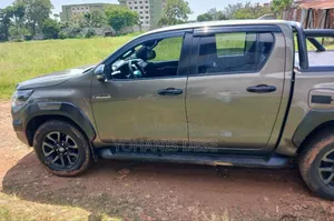 Toyota Hilux 2023 Gray