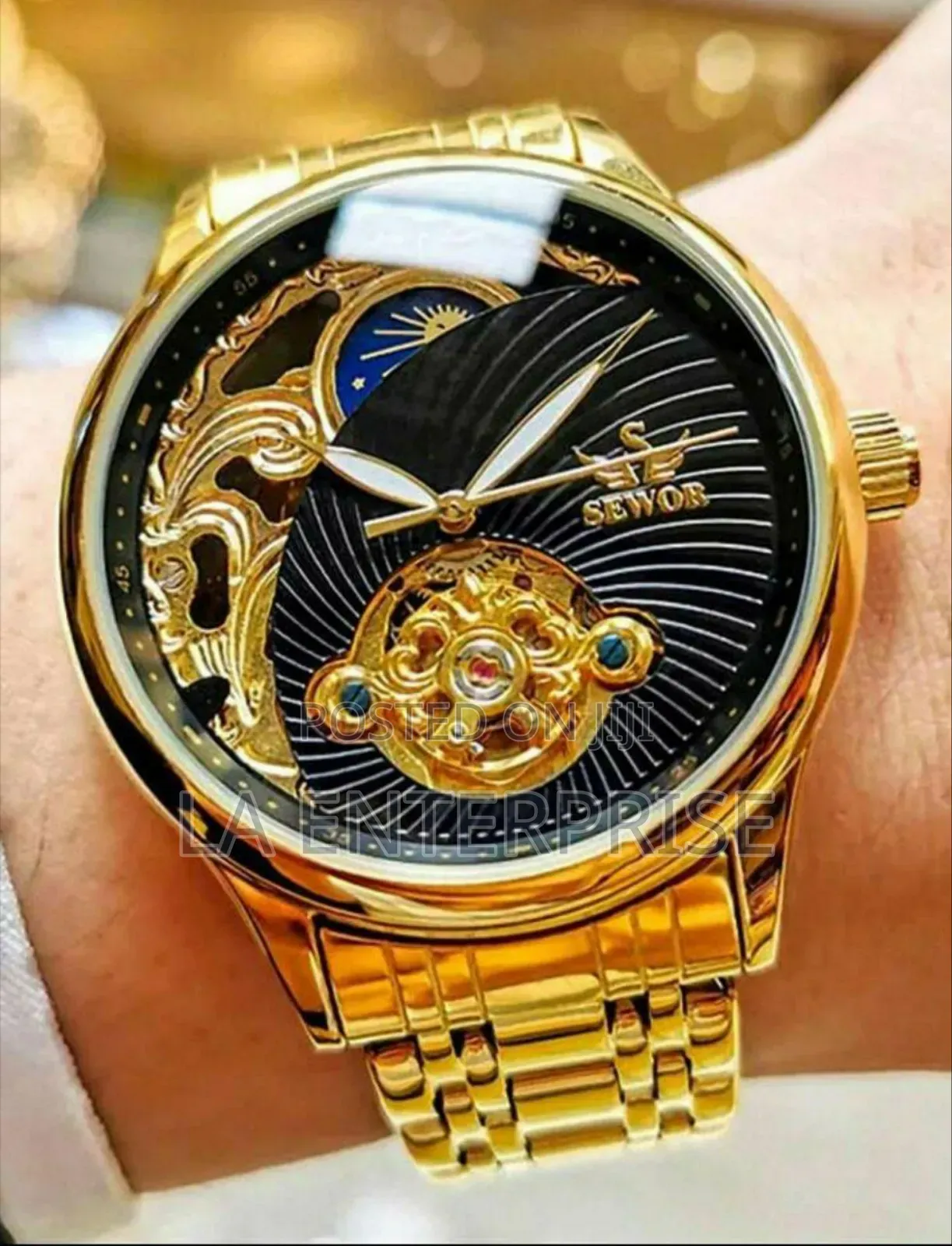 Sewor Golden Watch