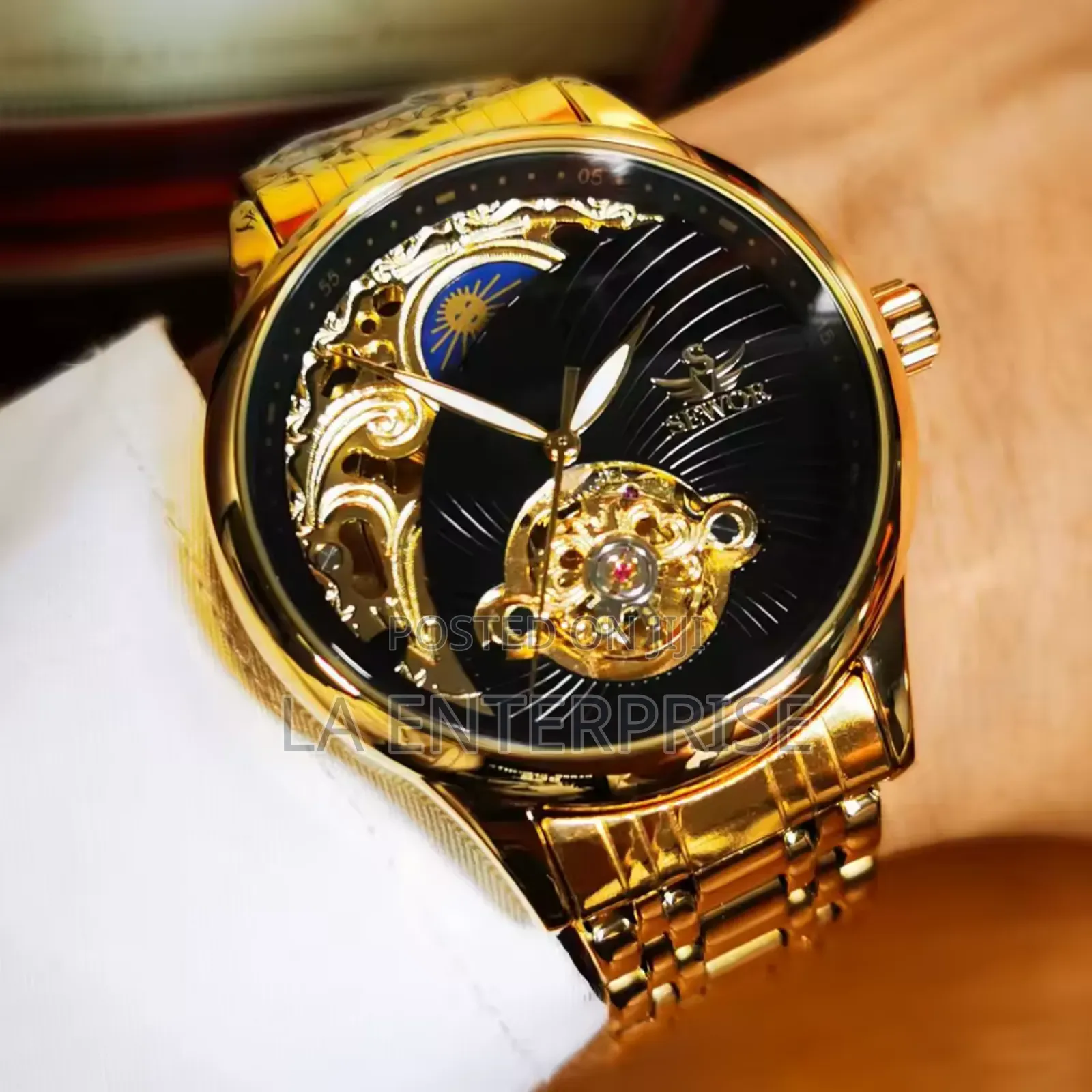 Sewor Golden Watch
