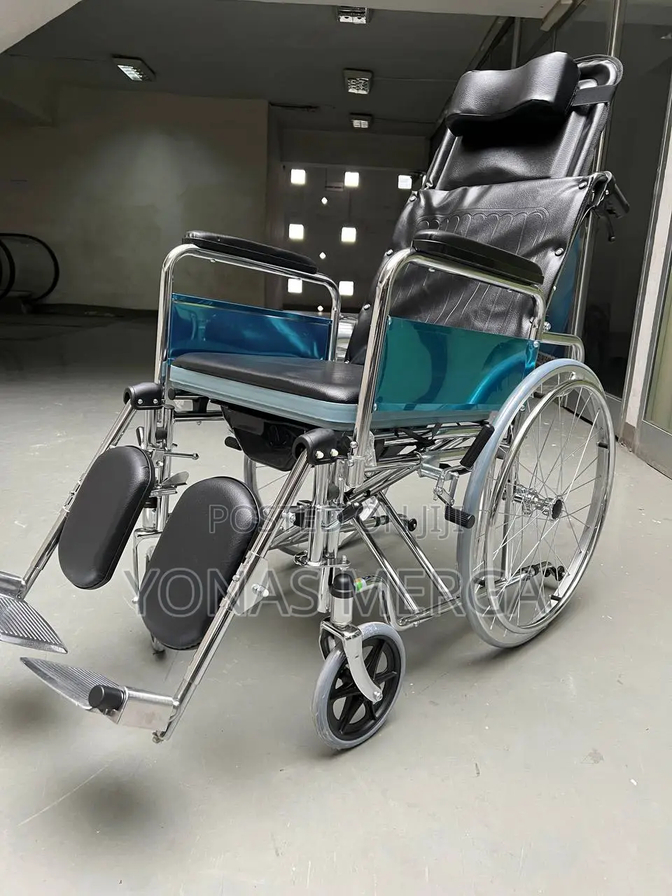 Toilet With Push-Wheel Wheelchair0፩wheelchairط隸wheelchair