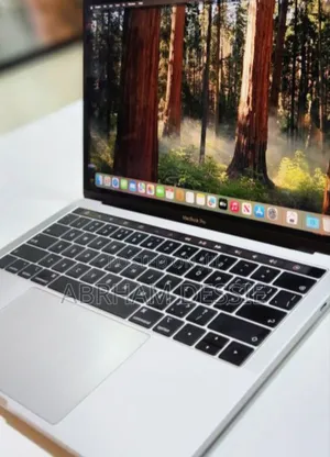 New Laptop Apple MacBook 2018 8GB Intel Core I5 SSD 256GB