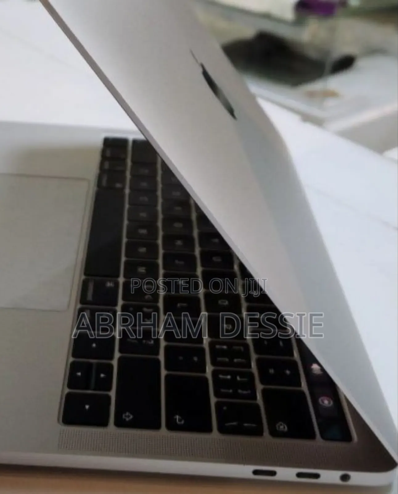 New Laptop Apple MacBook 2018 8GB Intel Core I5 SSD 256GB