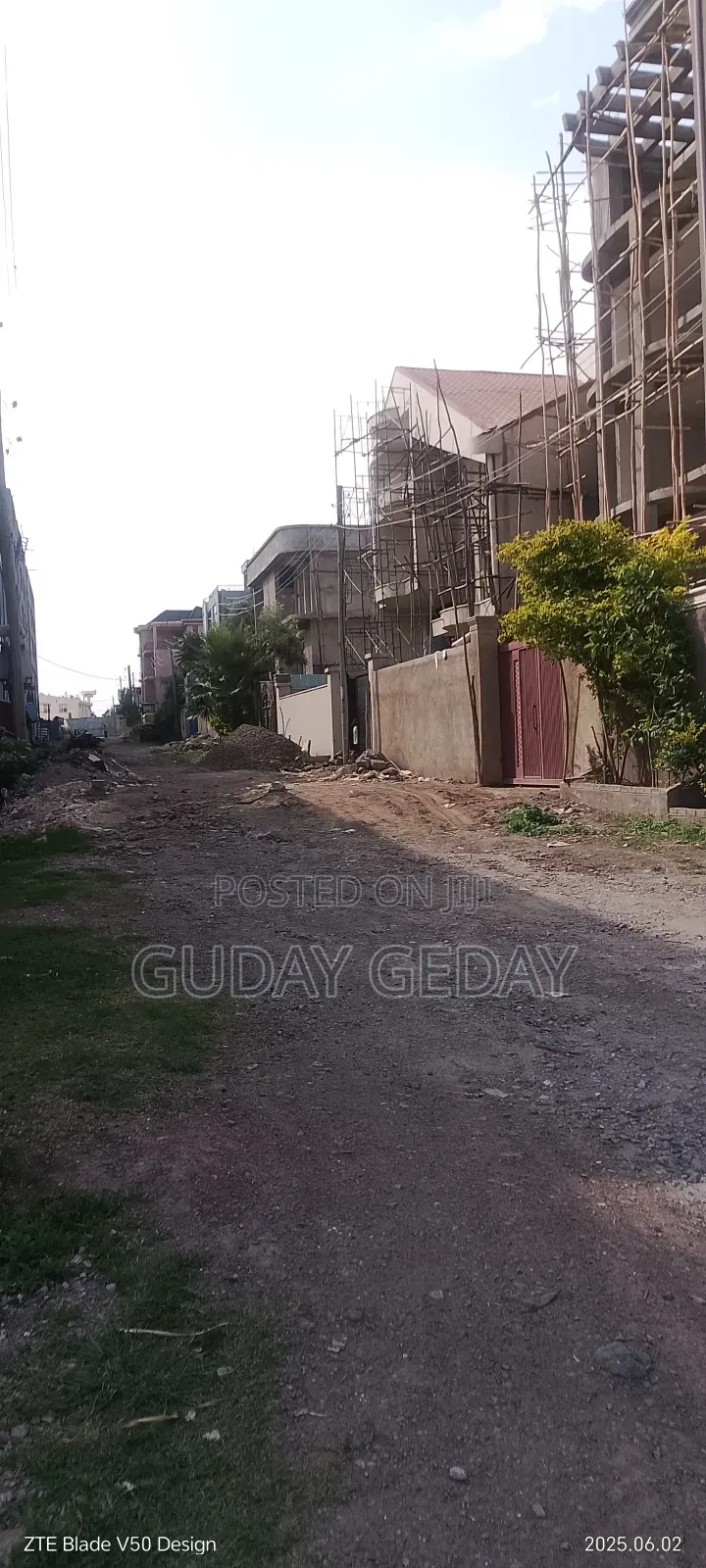 5bdrm Block of Flats in Akaky Kaliti for sale