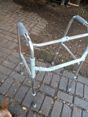 Photo - Walker Height Can Adjusted莉عwalking_aid{}0non Rusting Frame