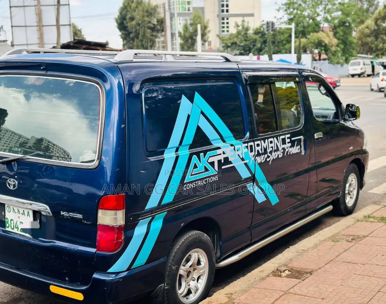 Toyota HiAce 2011 Blue