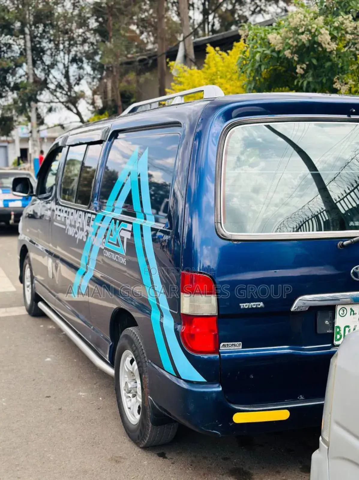 Toyota HiAce 2011 Blue