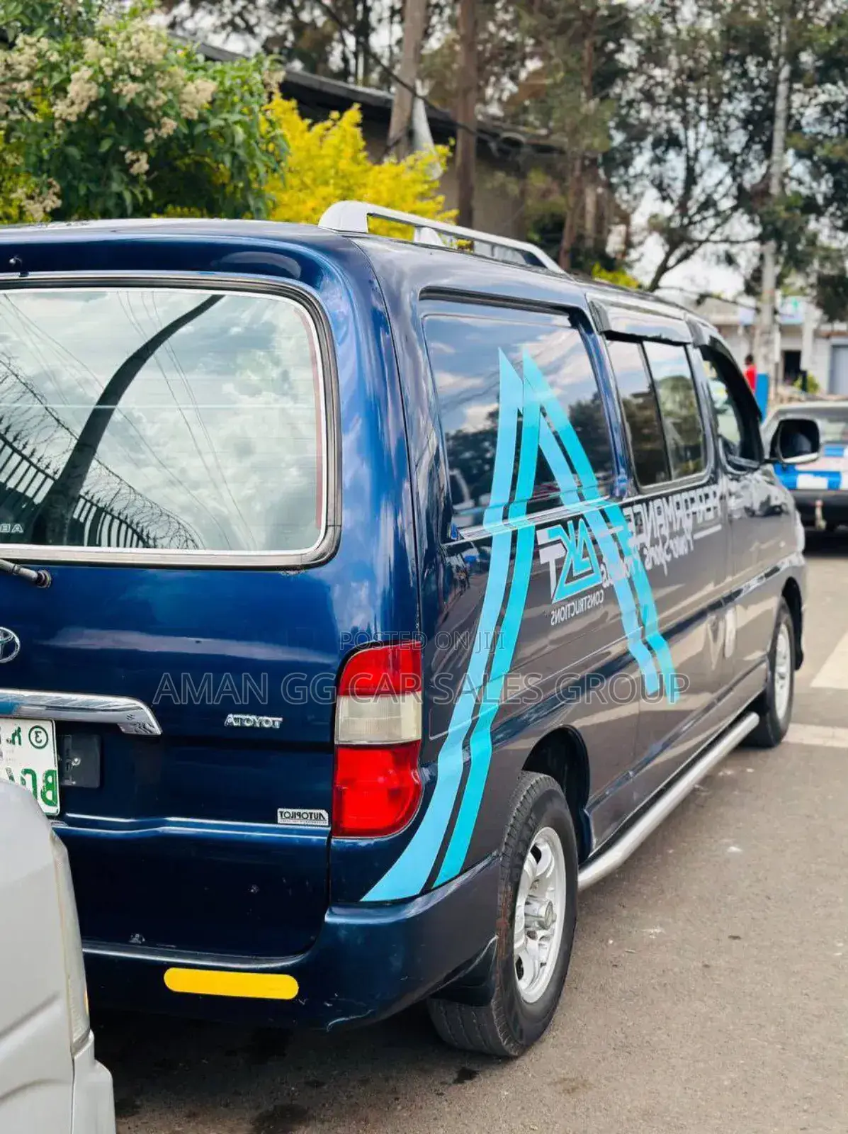 Toyota HiAce 2011 Blue