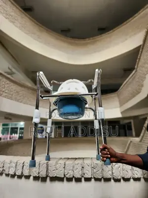 Photo - Commode Chair半個commode Chair已將toilet Chair營造commode Chair