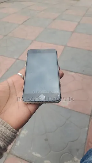 Photo - Apple iPhone 7 32 GB Gold