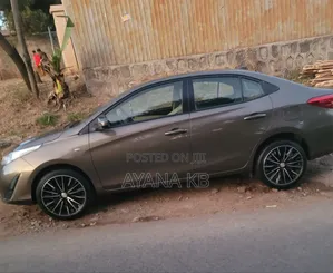 Toyota Yaris 2020 Gray