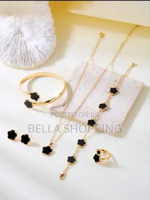 Photo - Shien Set Jewellery on Hand