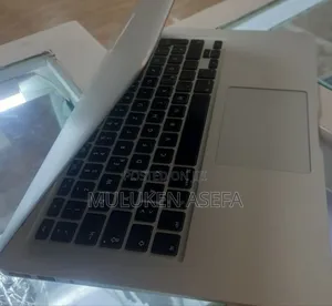 Photo - New Laptop Apple MacBook Pro 2017 8GB Intel Core I7 SSD 128GB