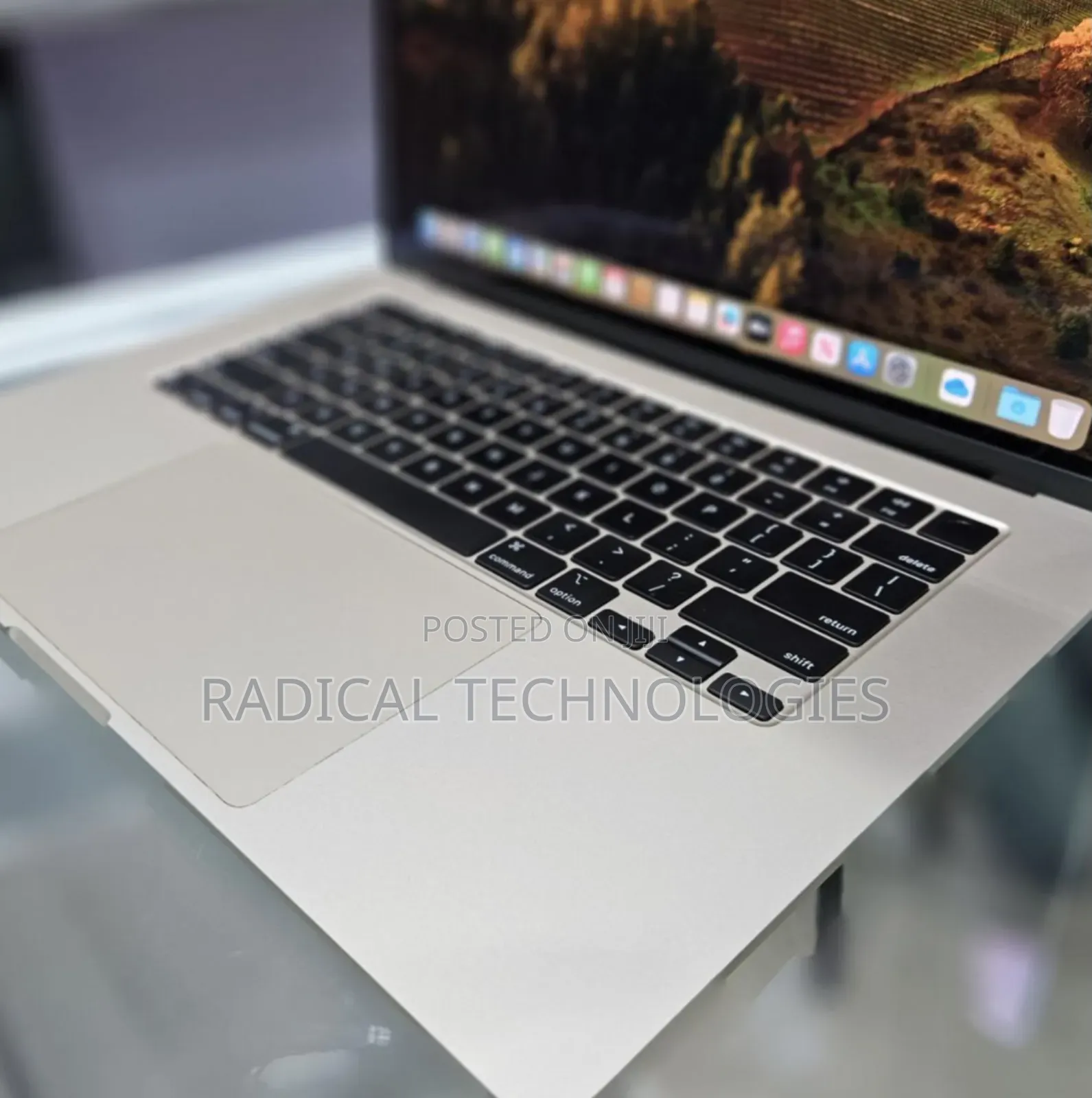 New Laptop Apple MacBook Air 2024 M3 15-Inch 8GB Apple M3 SSD 256GB