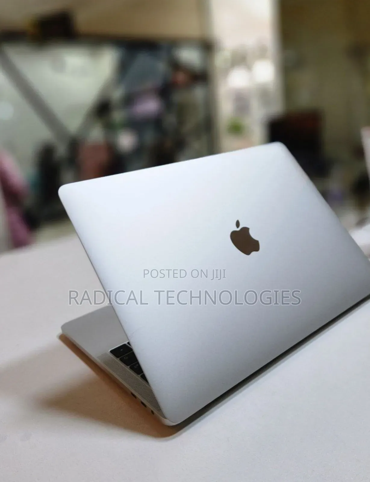 New Laptop Apple MacBook Pro 2018 8GB Intel Core I5 SSD 256GB