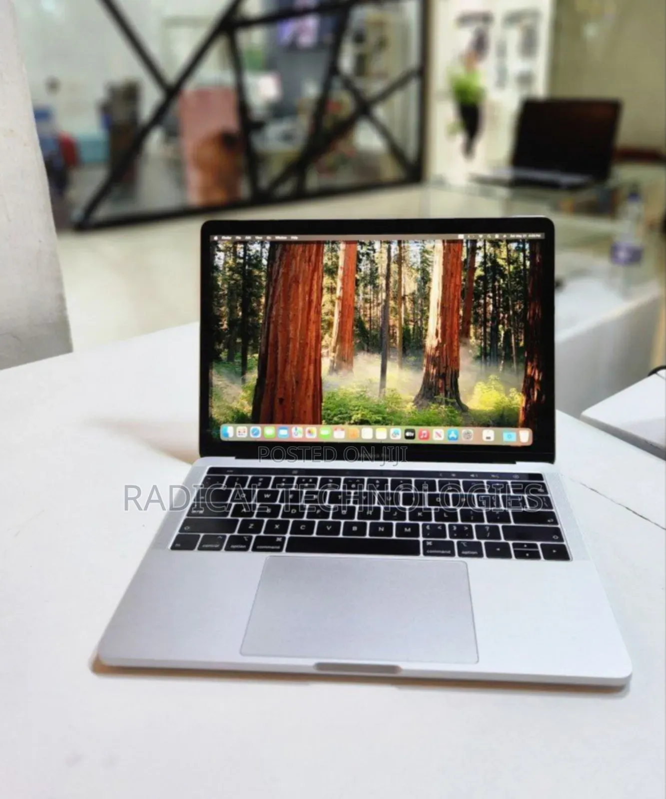 New Laptop Apple MacBook Pro 2018 8GB Intel Core I5 SSD 256GB