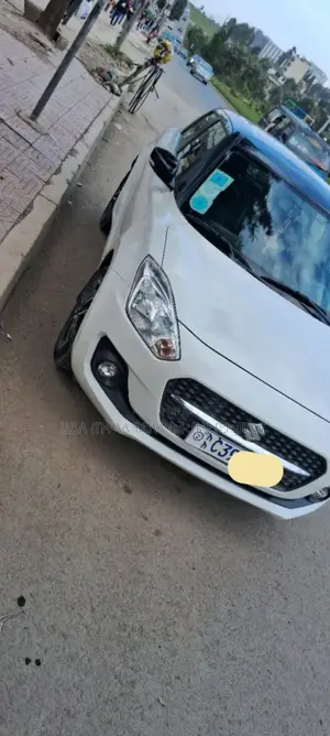 Suzuki Swift 2022 White