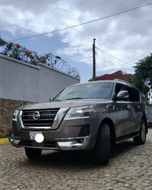 Nissan Patrol 2016 Pink