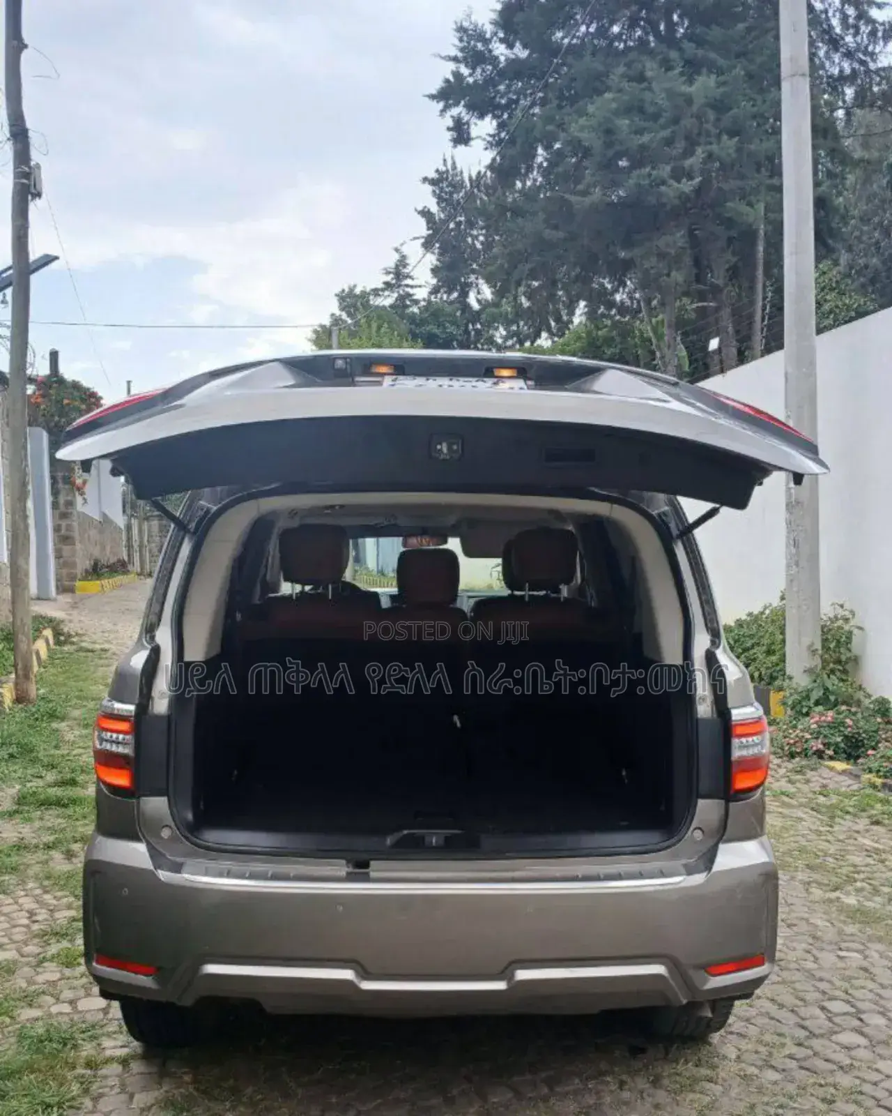 Nissan Patrol 2016 Pink