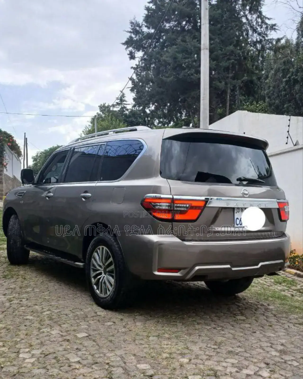 Nissan Patrol 2016 Pink