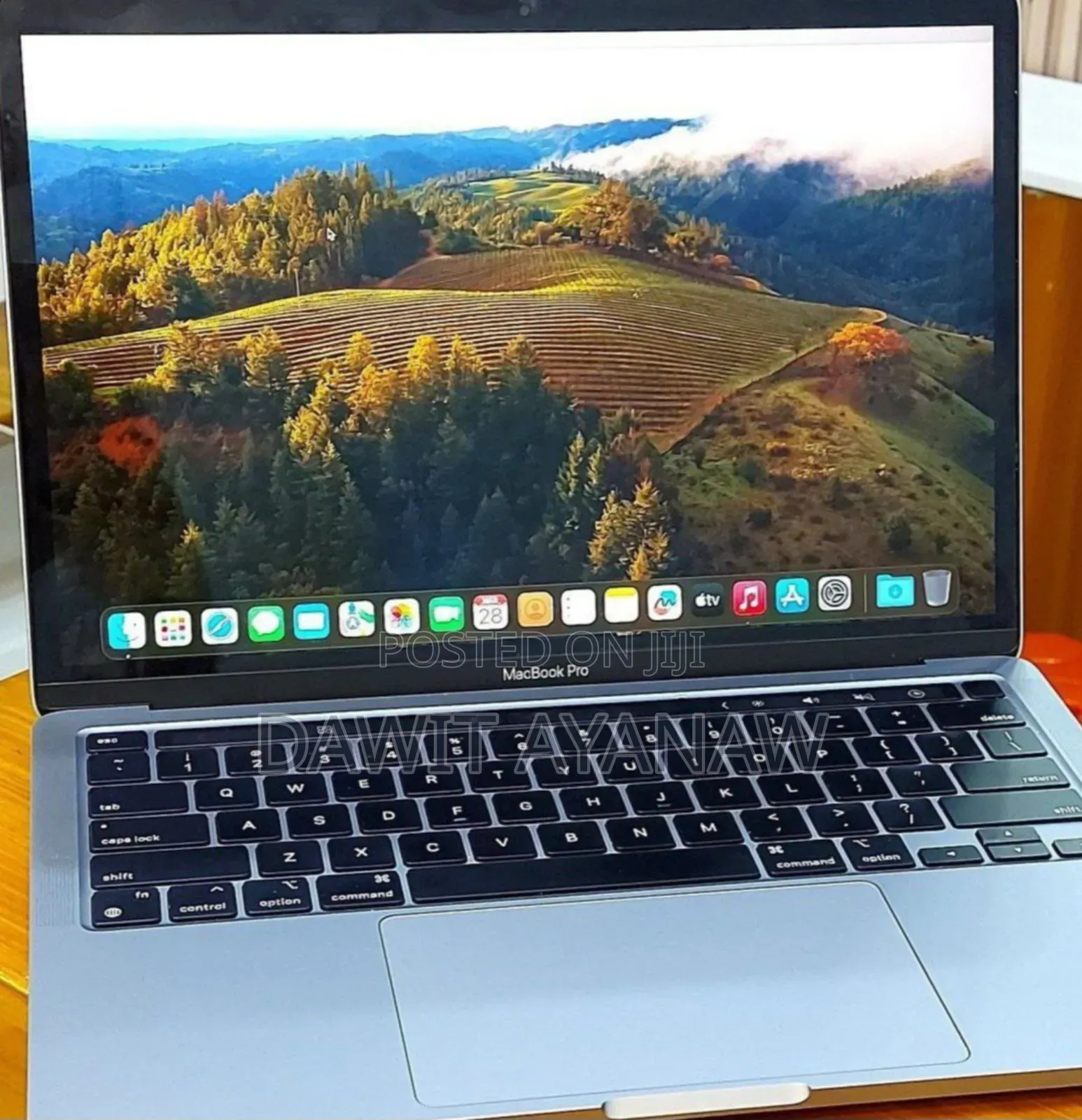 New Laptop Apple MacBook Pro 2022 M2 8GB Apple M2 SSD 512GB