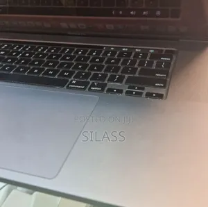New Laptop Apple MacBook Pro 2019 16GB Intel Core I7 SSD 512GB