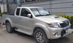 Toyota Hilux 2012 Silver