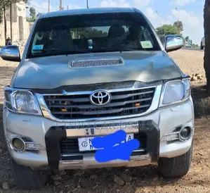 Toyota Hilux 2012 Silver
